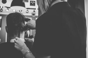 Odkryj jakość rzemiosła! Strzyżenie męskie na najwyższym poziomie. Zarezerwuj wizytę u Twojego Barbera w Kaliszu – FORMEN Barbershop.